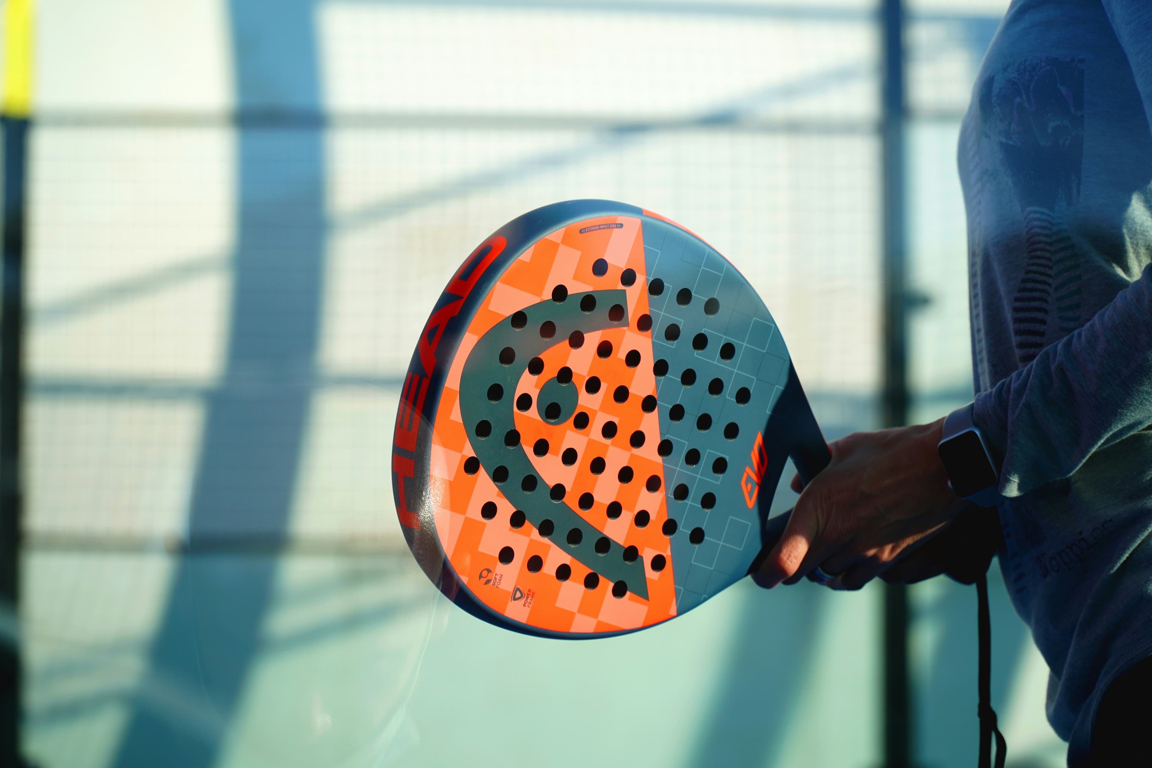 Padel utendørs i solen